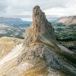 Paysage de montagne photographié lors d'une randonnée.