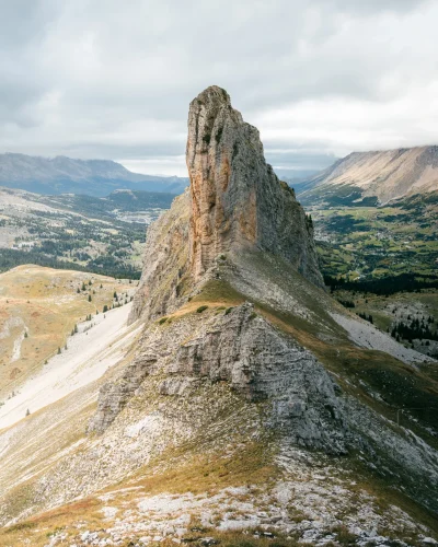 Paysage de montagne photographié lors d'une randonnée.