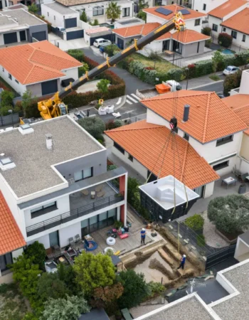 Photographe-Entreprise-Perpignan-11 Vue aérienne d'un quartier résidentiel, durant un chantier, réalisée par drone.