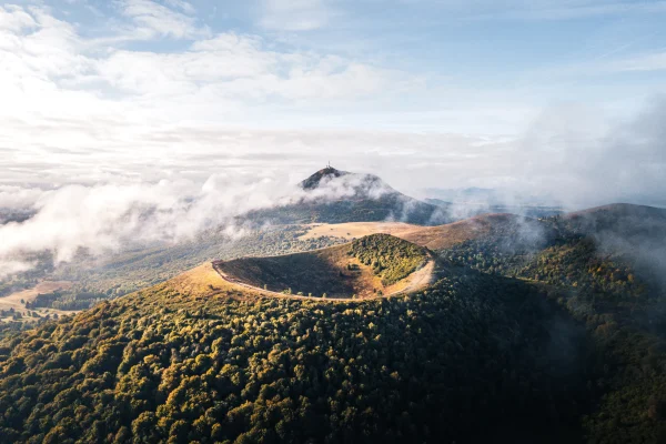 Photographie aérienne des volcans d'Auvergne et du Puy du Dome