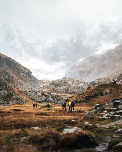 Paysage de montagne photographié pendant une randonnée dans les Pyrénées.